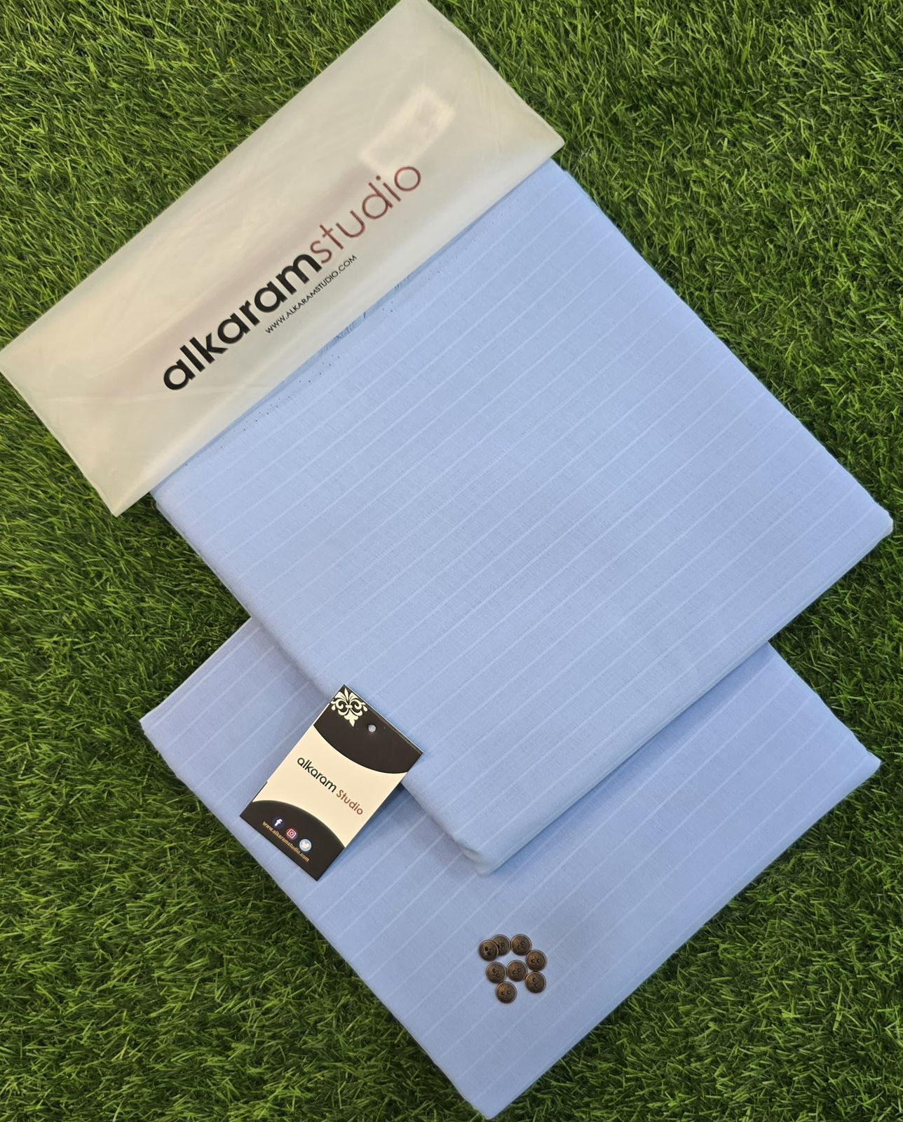 Alkaram Premium Soft Texture Cotton – Gents Fabric | Summer 2025 | 4.5 Meter | Gift Bag + Buttons - Deewan E Kharidar