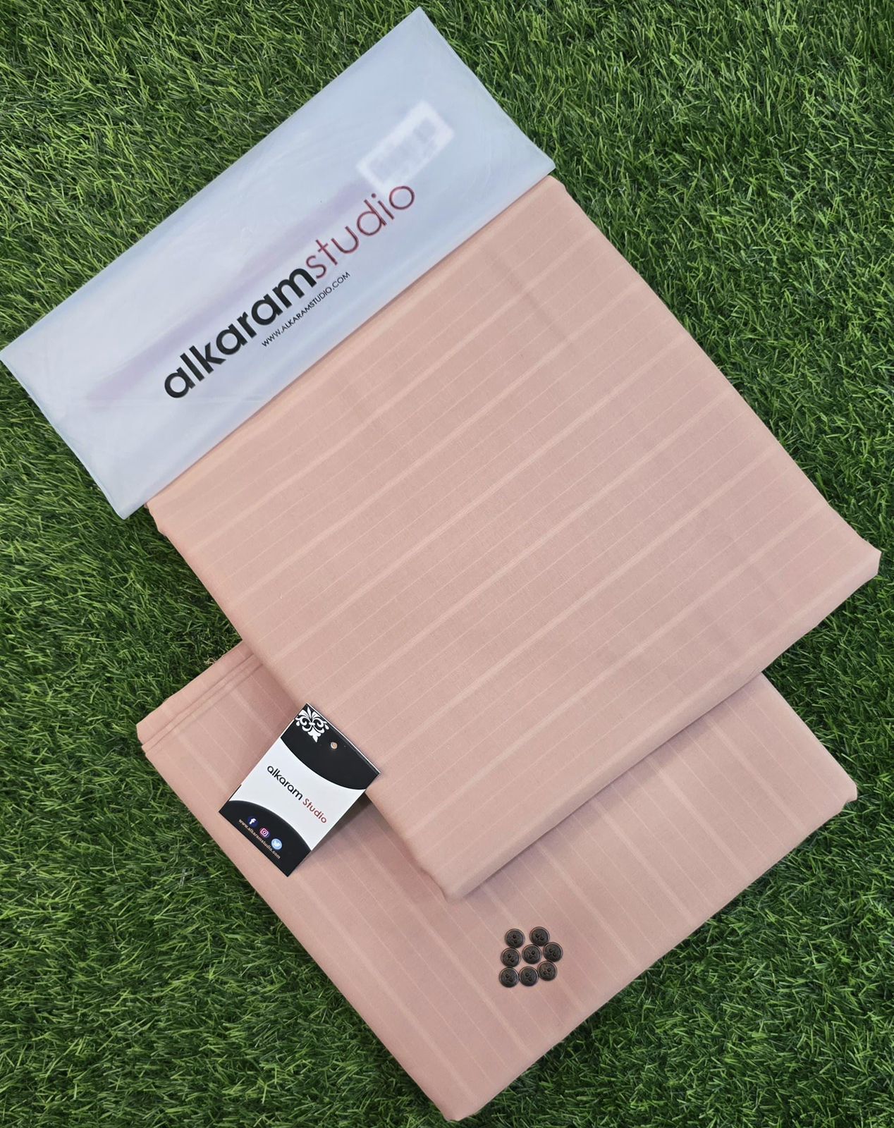 Alkaram Premium Soft Texture Cotton – Gents Fabric | Summer 2025 | 4.5 Meter | Gift Bag + Buttons - Deewan E Kharidar